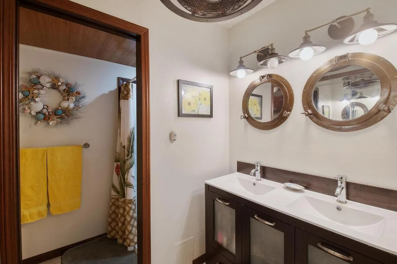 Outstanding Oceanfront Studio - Kona Islander Inn Condos Condo Kailua-Kona